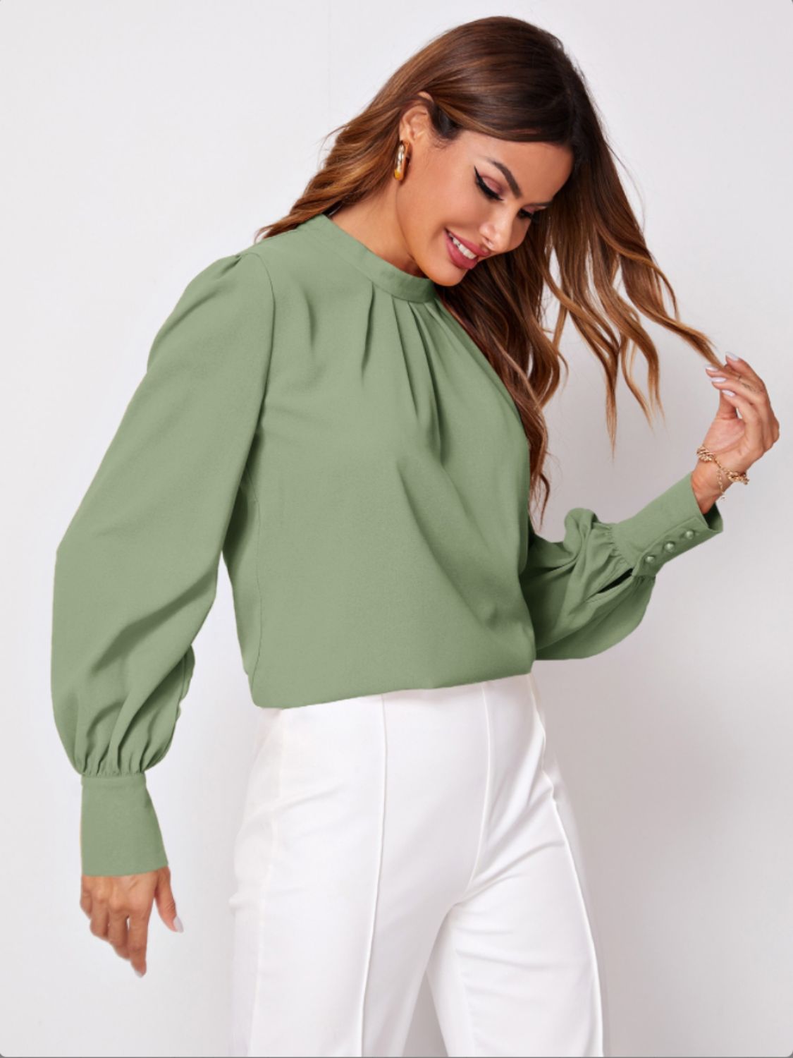 Blusa de manga larga con escote alto fruncido