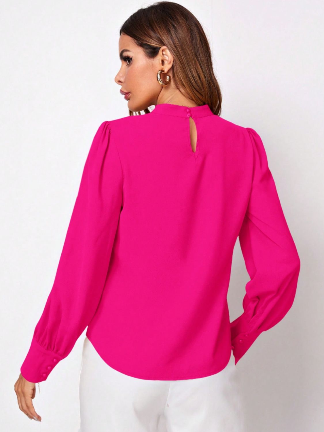 Blusa de manga larga con escote alto fruncido