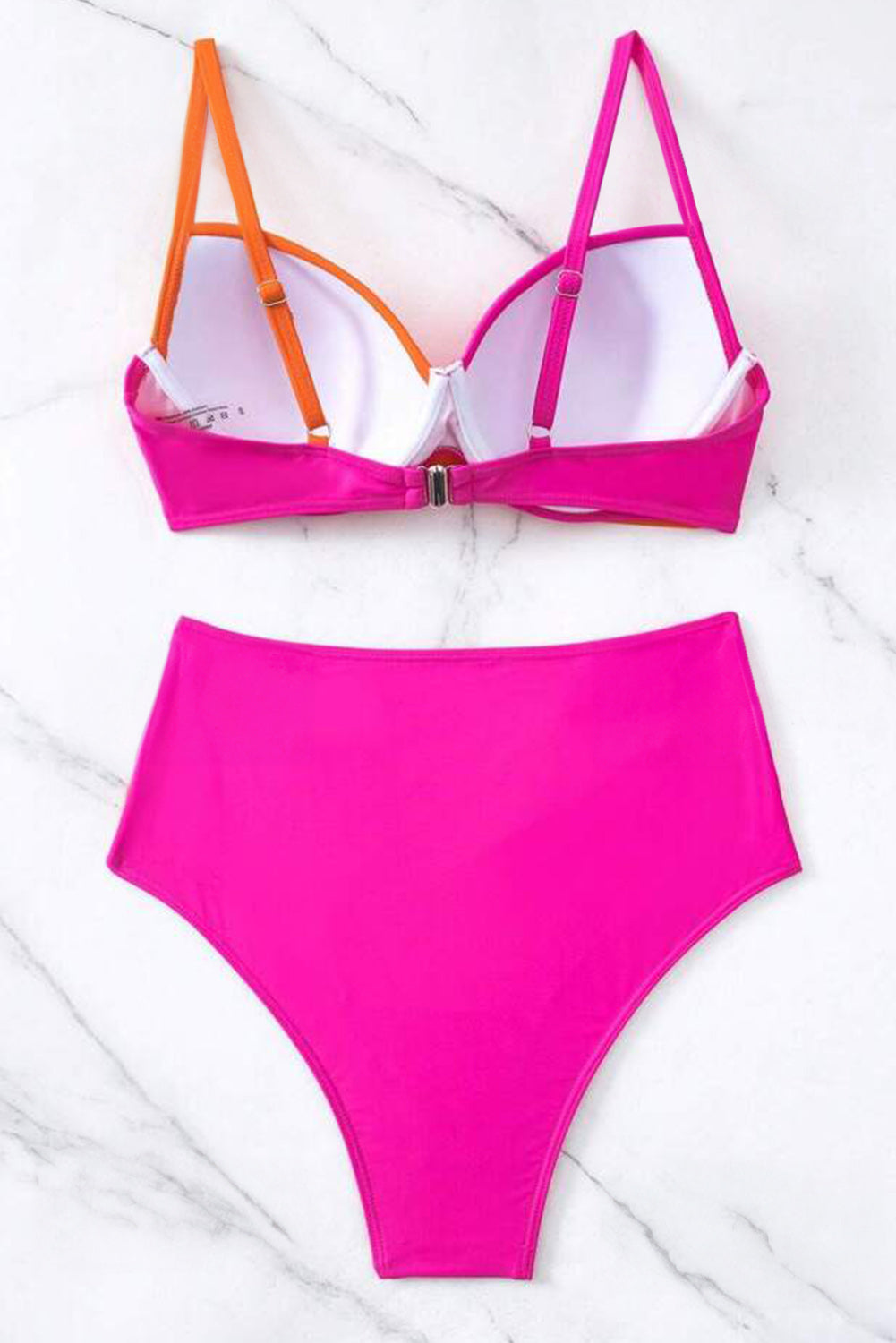 Conjunto de bikini con escote en forma de corazón en contraste