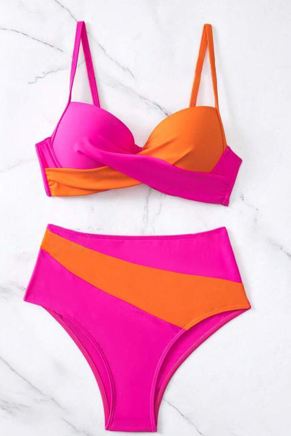 Conjunto de bikini con escote en forma de corazón en contraste