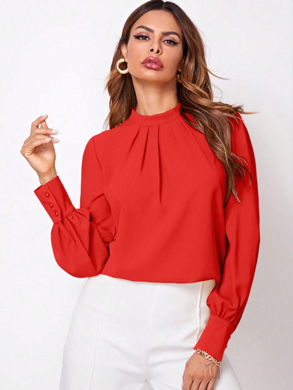 Blusa de manga larga con escote alto fruncido