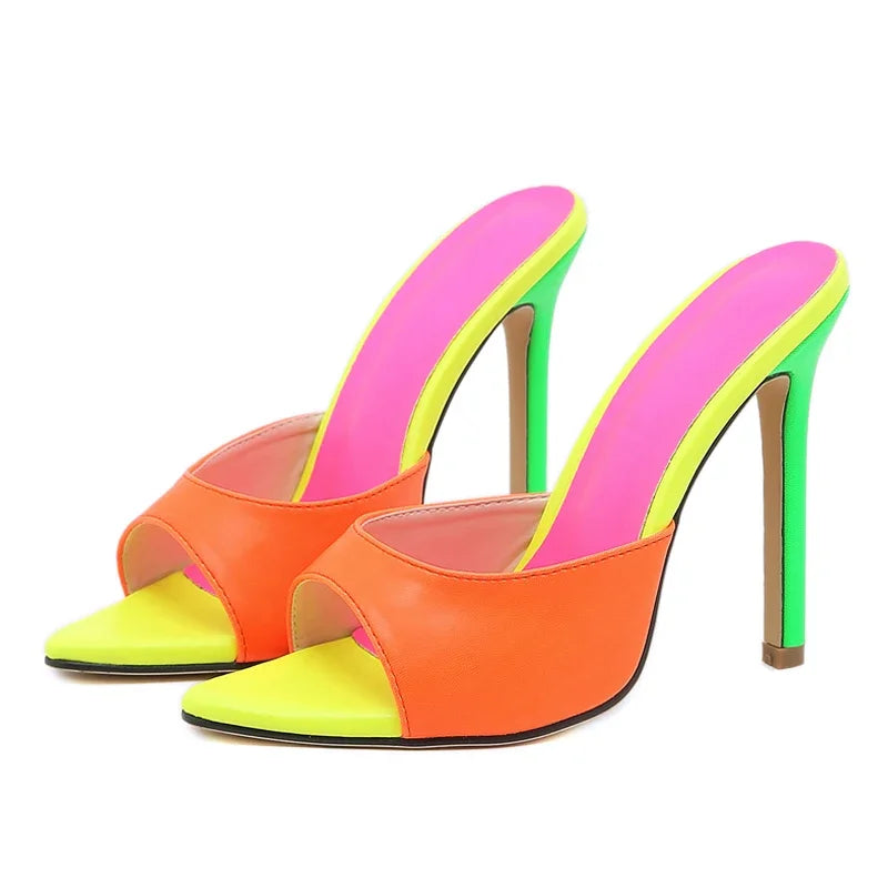 Tacones de colores brillantes