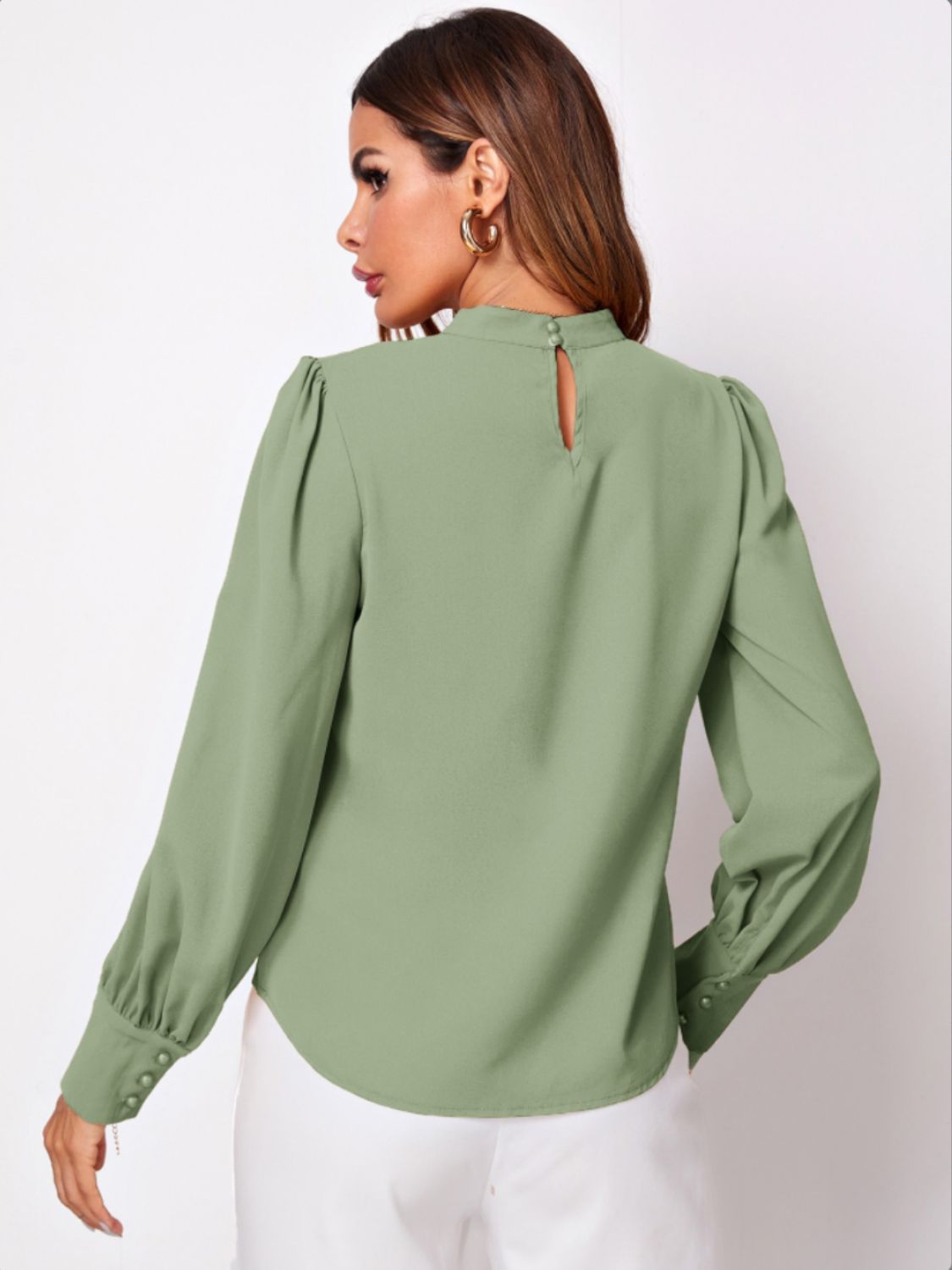 Blusa de manga larga con escote alto fruncido