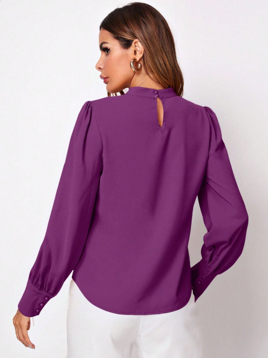 Blusa de manga larga con escote alto fruncido